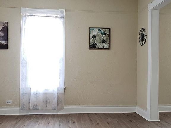 3rd image of 1009 E 6th St