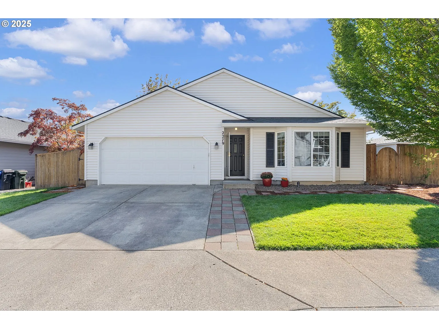 2279 N Kamiakan Dr photo 1