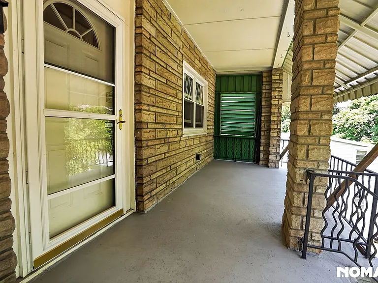 1117 Chartiers Ave — Photo 3