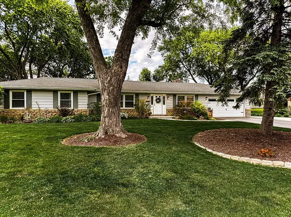 144 Hilltop Ln, Dundee, IL 60118