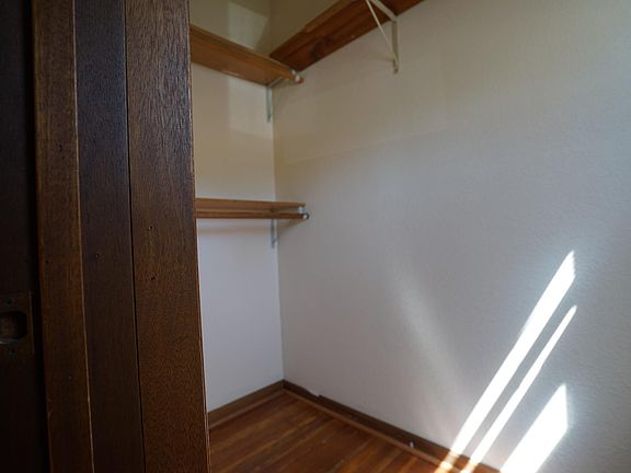 WALKIN CLOSET