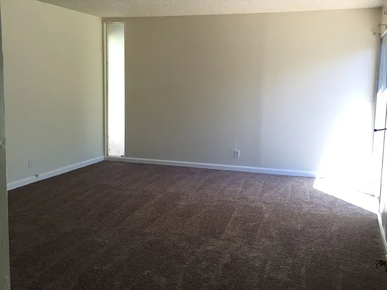 1333 Notre Dame Dr — Photo 14