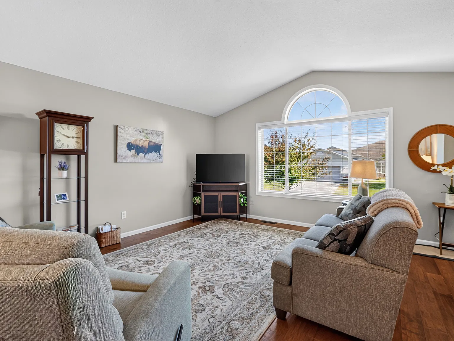 3 bed, 2487 sqft, $2,495 — Photo 3