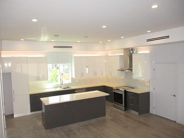 1st image of 6848 Encino Ave #C