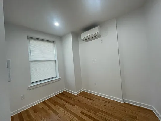 Rented by Astoria Realty | media 7