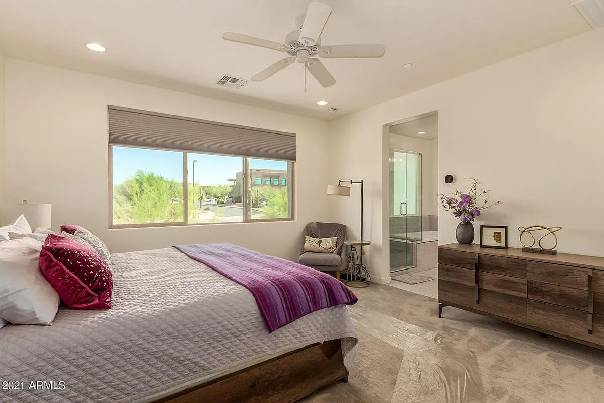 3 bed, 2.5 bath, 2353 sqft, $3,900 — Photo 1