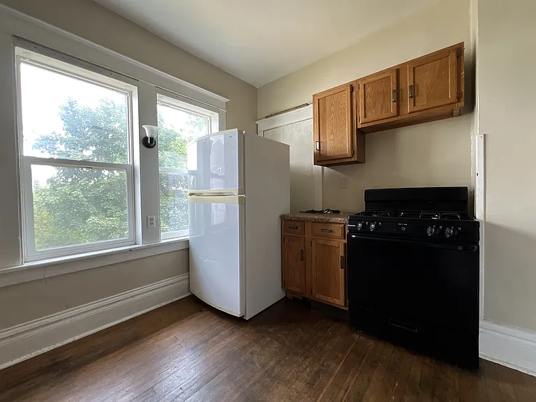 809 W 8th St #1/2 — Photo 7