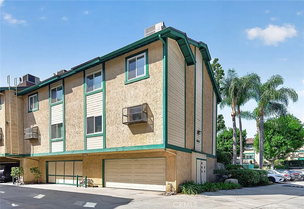 3 bed, 2.5 bath, 1262 sqft, $3,500 — Photo 1