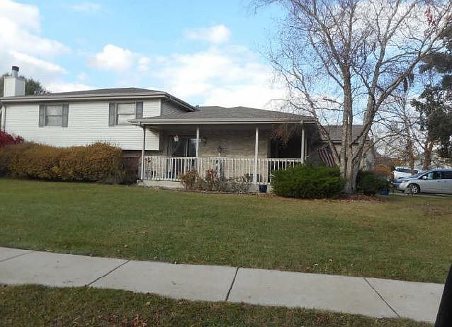 2nd image of 1402 Bradley Turn