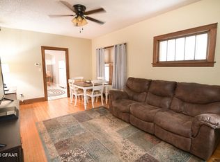 1203 Cottonwood St, Grand Forks, ND 58201