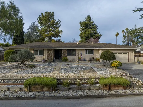 140 Rays Cir, Hollister, CA 95023