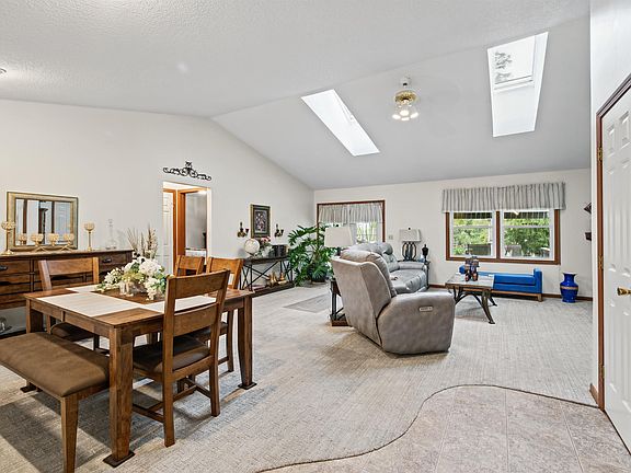 5th image of 1936 Hunters Ridge Dr