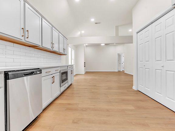 4th image of 7321 Stonington Dr