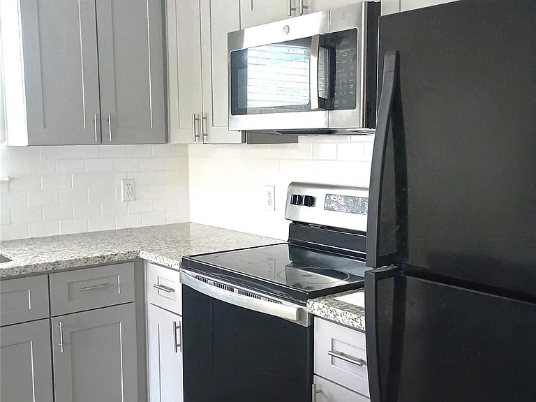 617 Edgar St #B — Photo 6