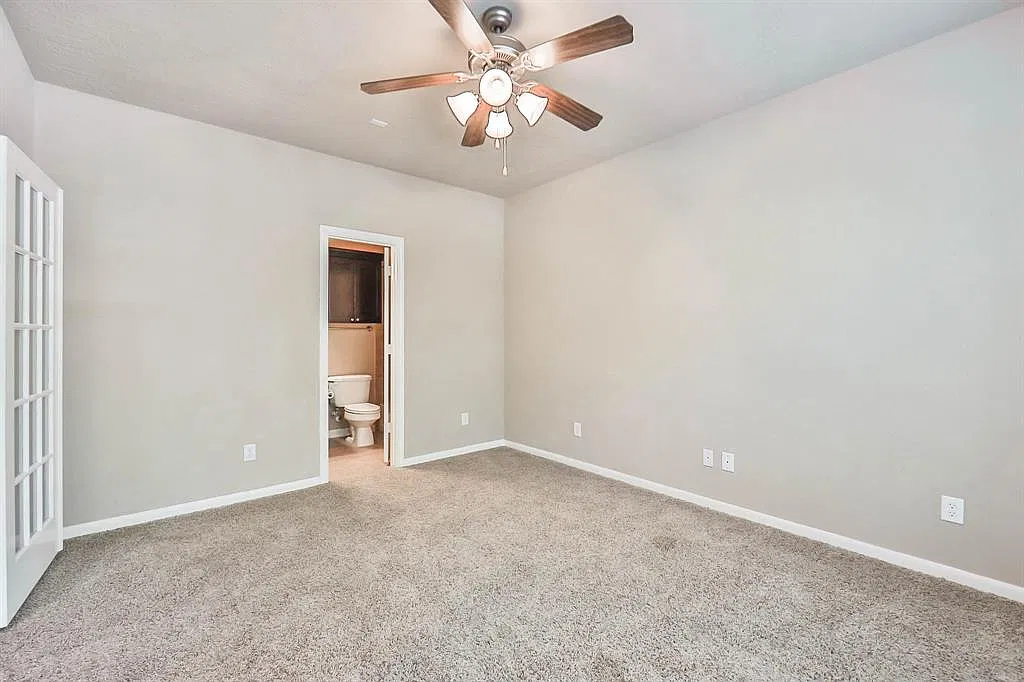 3 bed, 2242 sqft, $3,200 — Photo 2