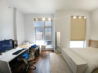 Rented by R New York