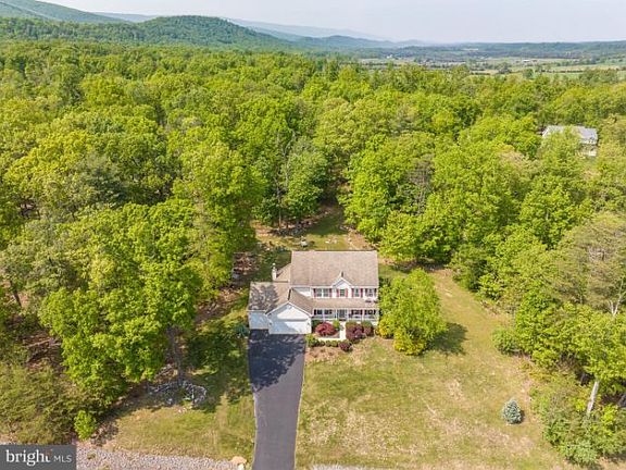 3rd image of 250 Cacapon Ln