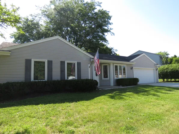 3451 Waterford Way, Island Lake, IL 60042