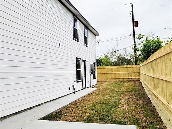 3rd image of 7802 Crestview Drive #A B