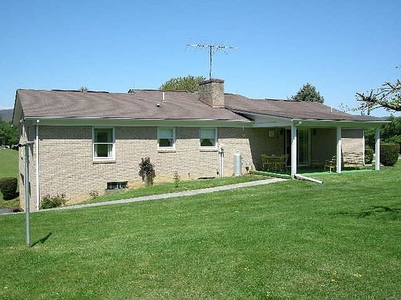2nd image of 134 Fernwood Ln