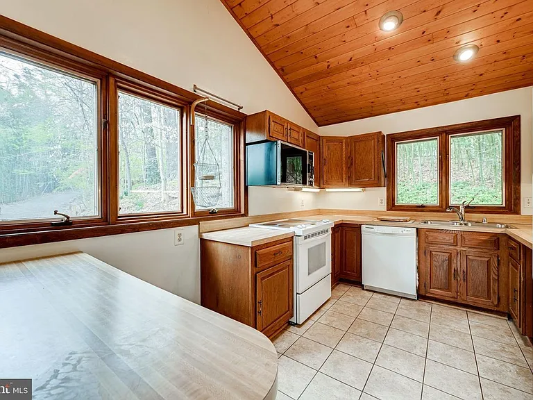 1328 Potomac School Rd — Photo 16