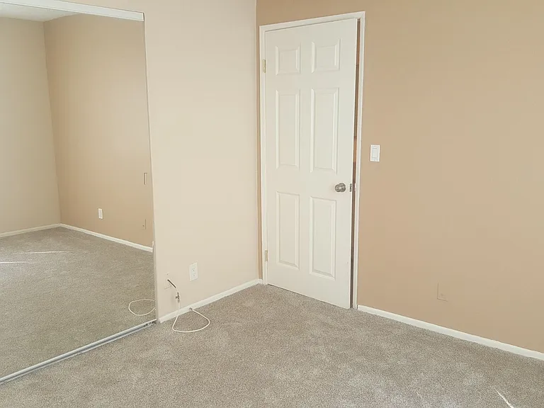 Ally's Flower Apartments LLC — Photo 31