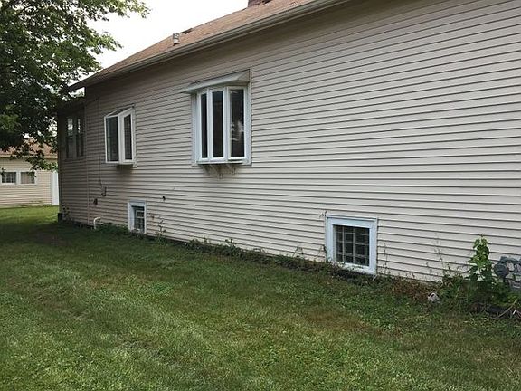 3rd image of 3822 Warren Ave