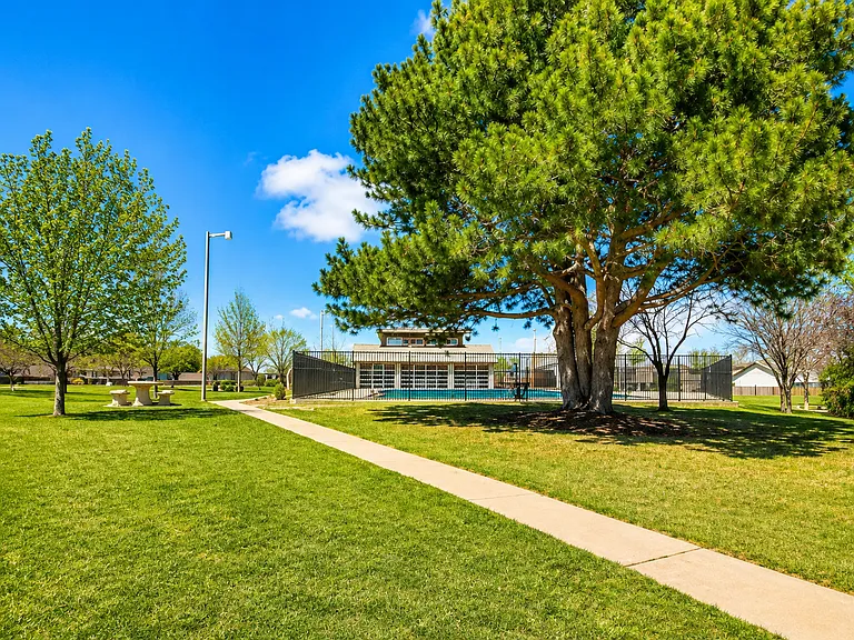 6605 Parkwood Ln — Photo 40