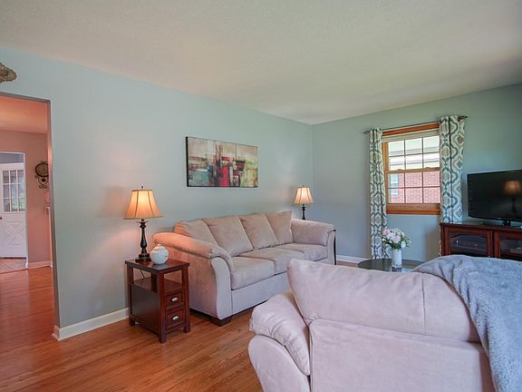4th image of 4228 Lynnbrook Dr