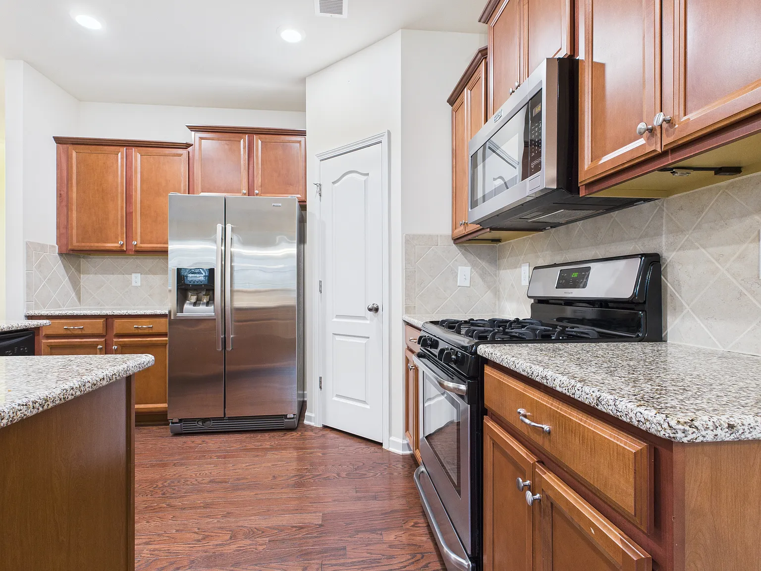 3 bed, 1852 sqft, $2,195 — Photo 4