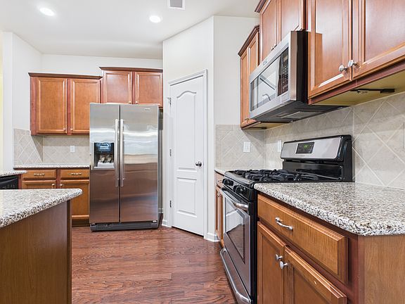 4th image of 6005 Sweetbay Ln
