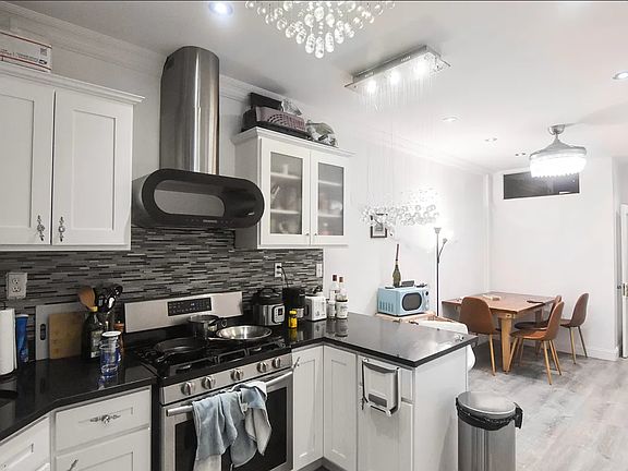 3rd image of 818 Manhattan Ave APT 3R