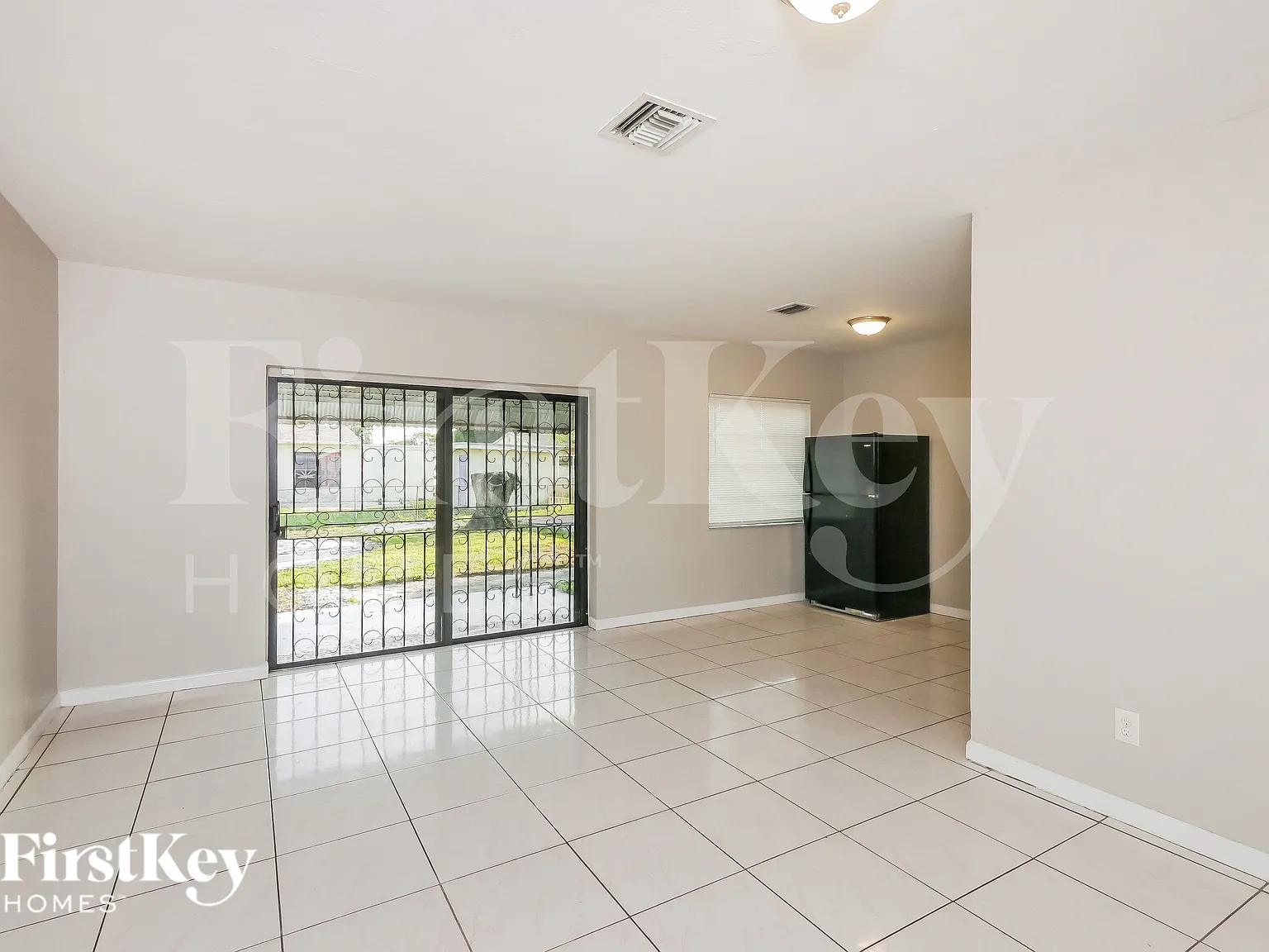3 bed, 2.0 bath, 1325 sqft, $2,650 — Photo 2