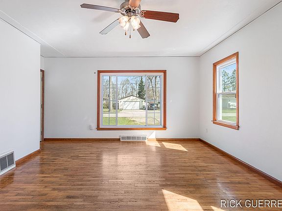 3rd image of 360 4th Ave