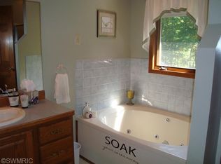 5124 Shady Creek Dr, Norton Shores, MI