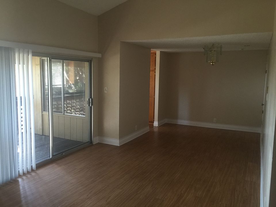 1st image of 355 Parkview Ter #4