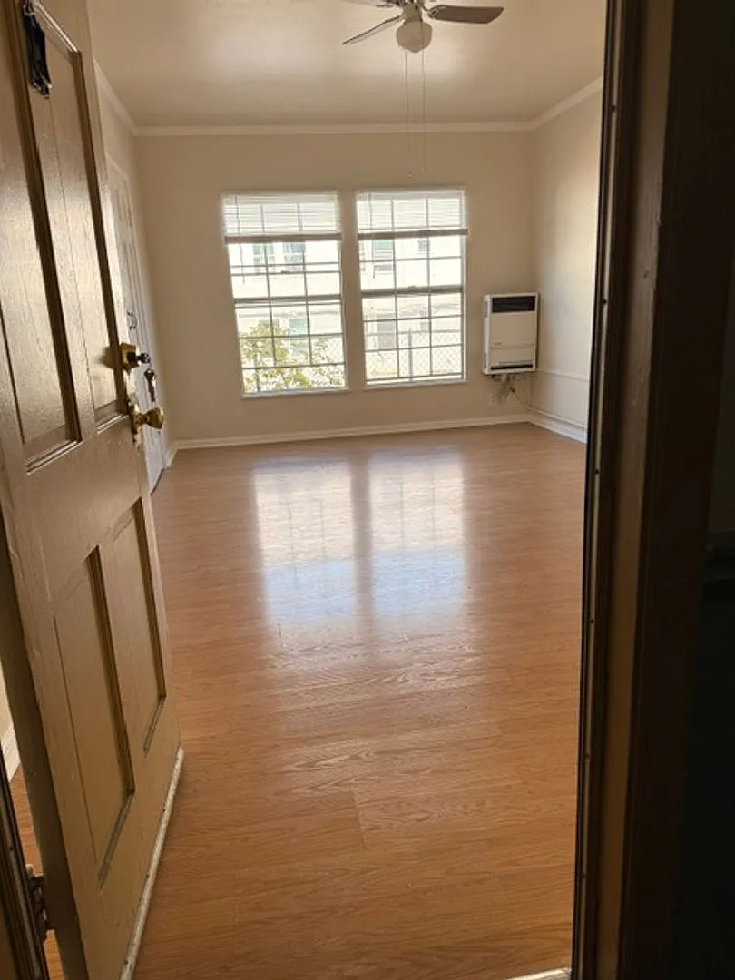 35 - 815 Green — Photo 2