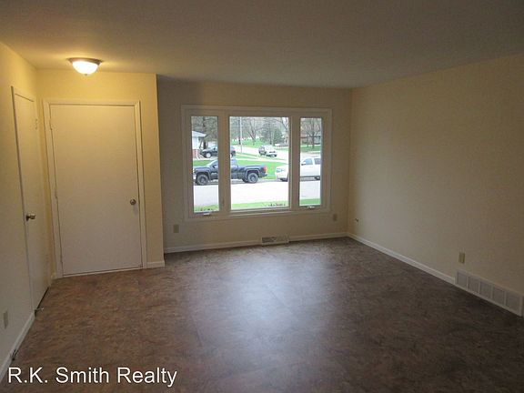 3rd image of 2805 Iroquois Ct