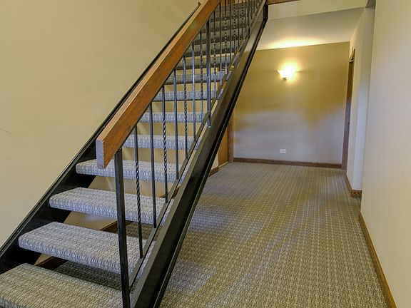 3rd image of 741 Acorn Ct APT D2