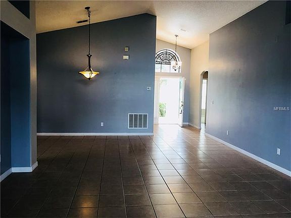 4th image of 742 Stonewyk Way