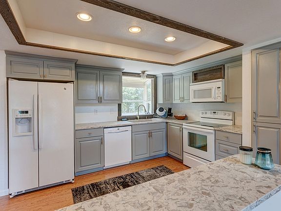 2nd image of 1364 SW Leschi Dr