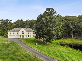 562 Redding Rd, Redding, CT 06896