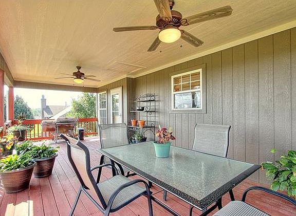 4th image of 1905 NW Hedgewood Dr