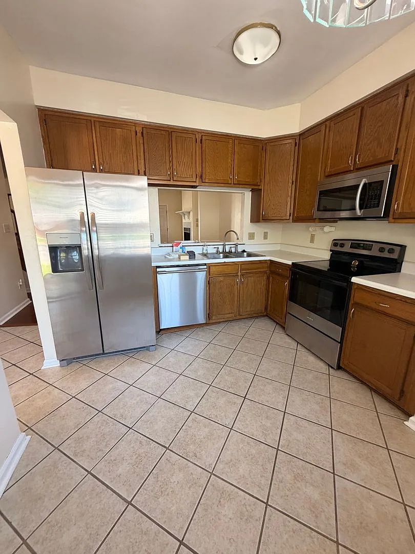 301 Wrought Iron Bend (Smithy Glen) Yorktown 23693 — Photo 4