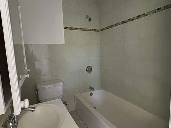 5th image of 118 NE 1st Ave #H2