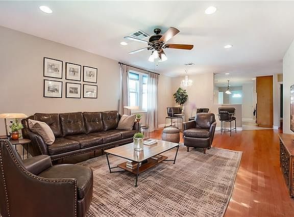 4th image of 7045 Wuerpel St