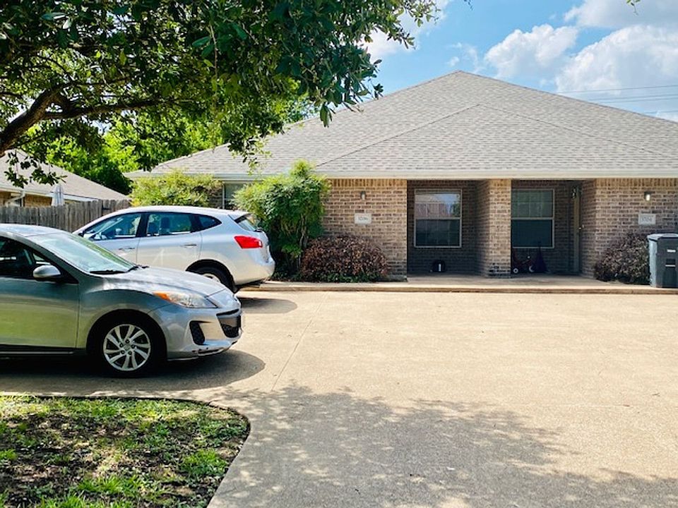 2nd image of 3704 Oldenburg Ln