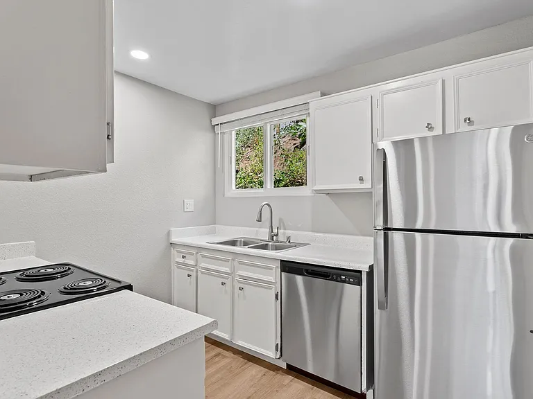 Point Loma Bay Apartments | Coastal Living Near the Beach — Photo 125