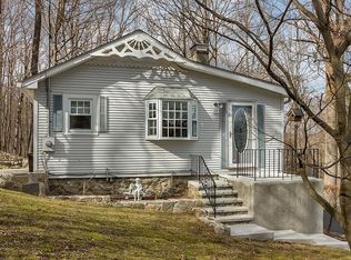 10 Hilltop Dr, Putnam Valley, NY 10579