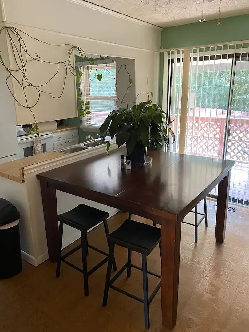 Charming 4BR House in Winston Salem — Photo 4
